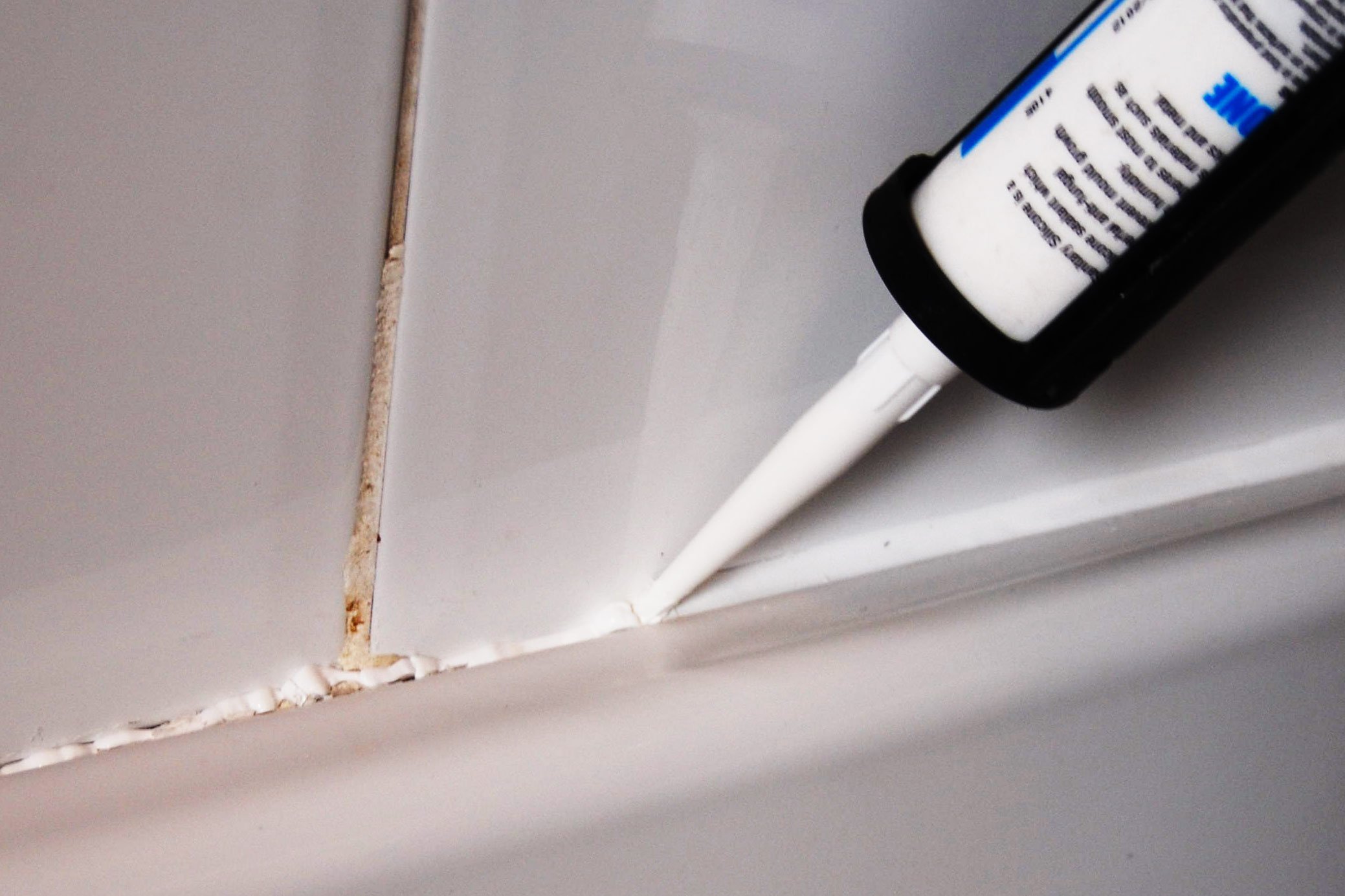 Tip for silicone sealant removal.