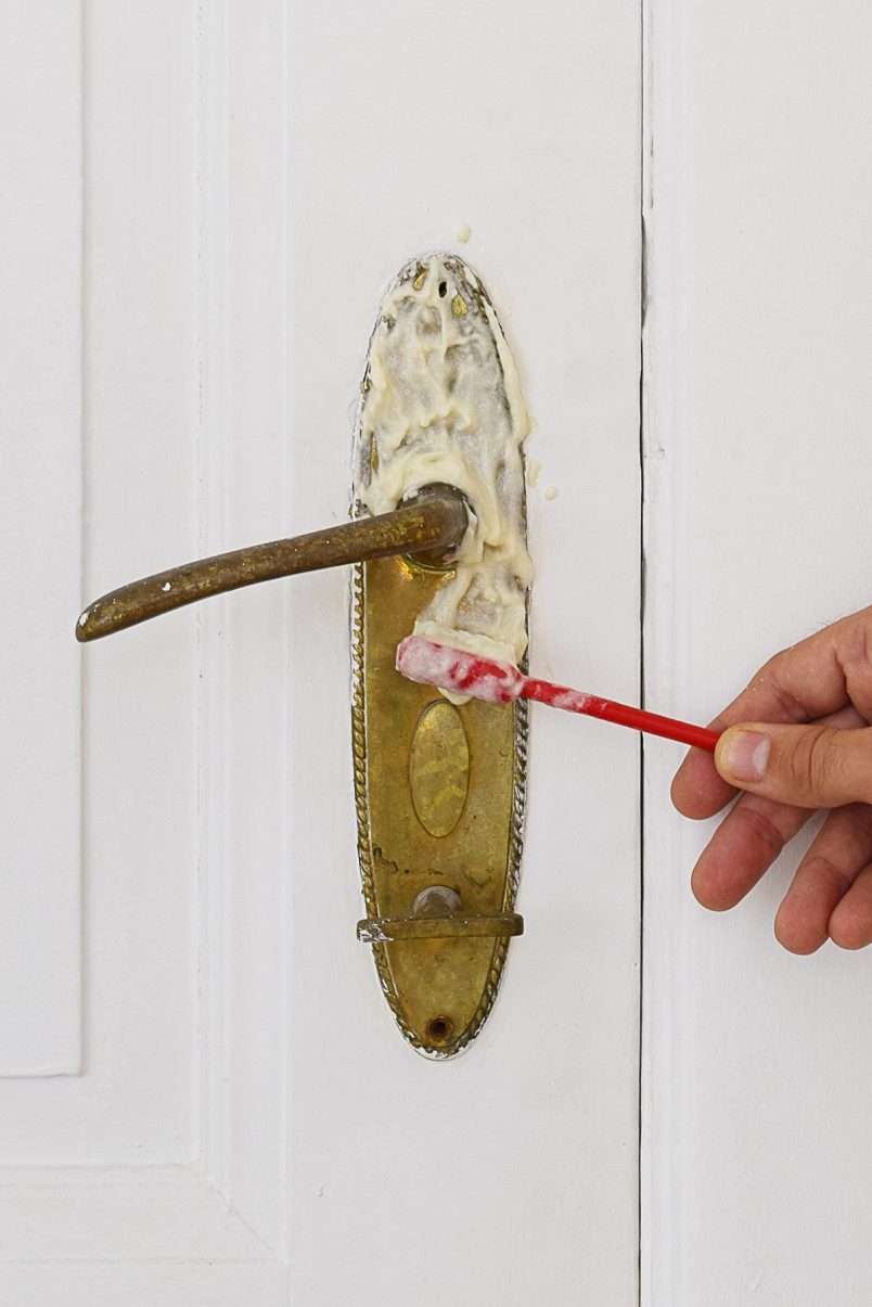 Testing 5 Popular Ways To Clean Badly Tarnished Brass Door Handles - Torera  George