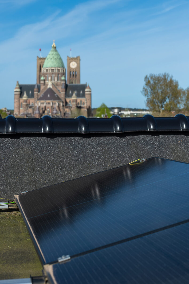Are solar panels worth it? Solar panels on flat roof